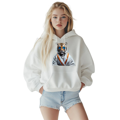 Tiger Hoodie – Unisex Kapuzenpullover mit Tiger im weißen Bademantel & Sonnenbrille | Stylische & bequeme Streetwear